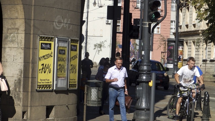 Reklamy w Bydgoszczy. Szyldy jak szpeciły, tak szpecą