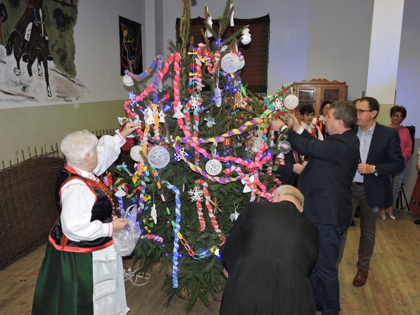 Festiwal potraw wigilijnych i ubieranie choinki w Kadzidle [ZDJĘCIA, WIDEO]