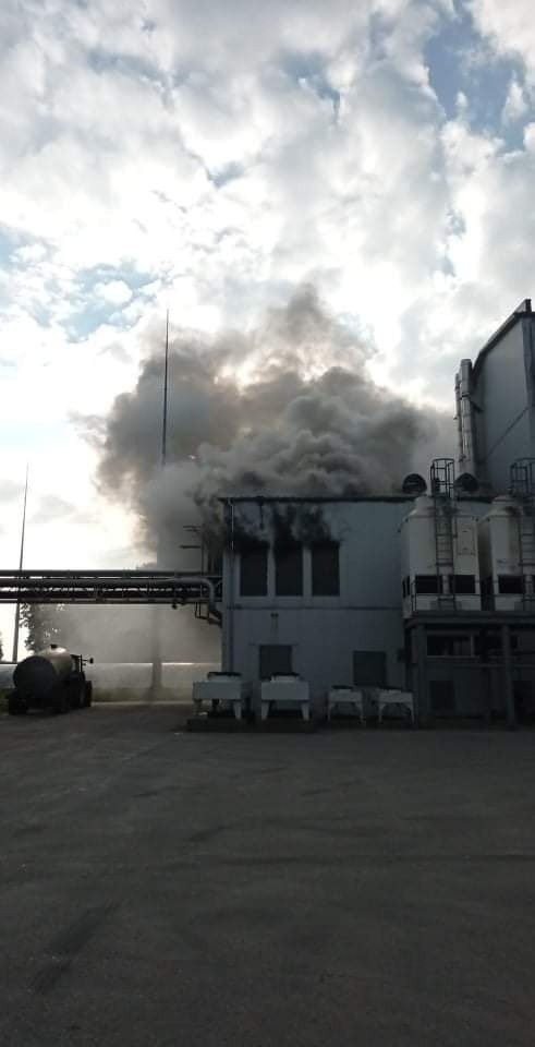 Na około 6 mln zł oszacowano straty w wyniku pożaru biogazowni w Piaszczynie. Doszło do niego w wyniku zwarcia instalacji elektrycznej. Na miejscu było 11 zastępów straży pożarnej.