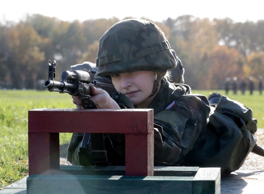 Ochotnicy po raz pierwszy z bronią. Jak wypadło strzelanie w 12 Brygadzie Zmechanizowanej? Zobacz zdjęcia