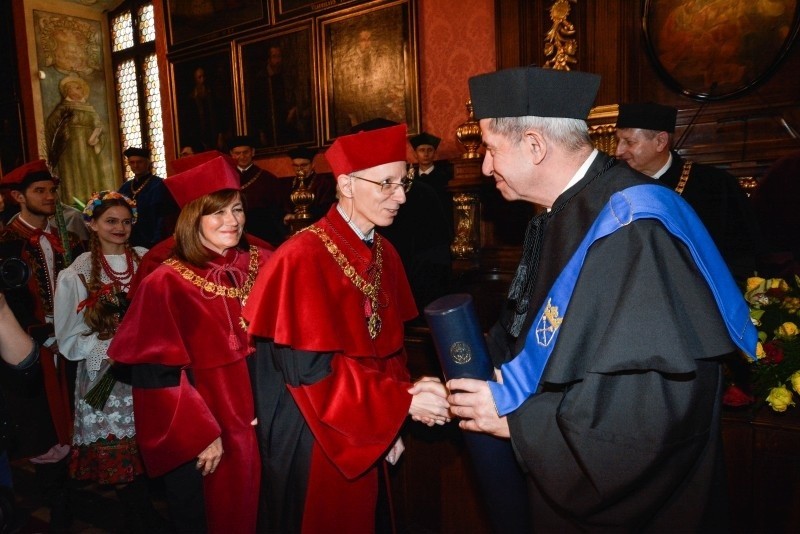 Kraków. Prof. Andrzej Zoll nagrodzony tytułem Profesora Honorowego Uniwersytetu Jagiellońskiego