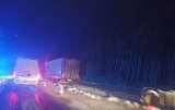 Atak zimy w Lubuskiem. Kierowcy stali 4 godziny w korku na S3! Po godz. 20 kolejna ciężarówka zablokował drogę 