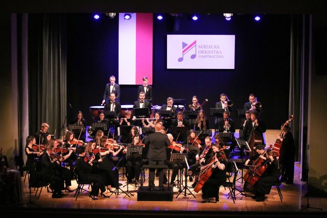 Mielecką Orkiestrą Symfoniczną pokieruje Piotr Wyzga, a koncert poprowadzi Tomasz Leyko