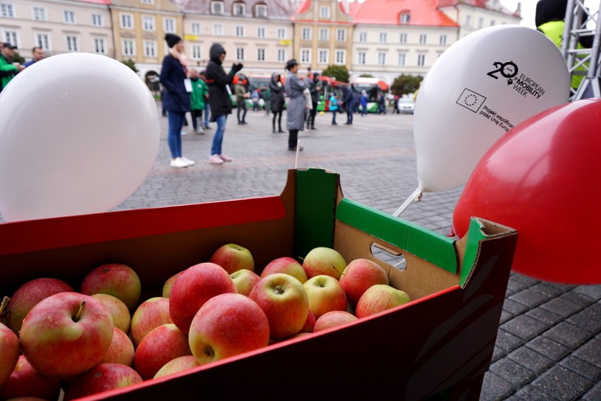 Piknik komunikacyjny na placu Zamkowym w Lublinie w ramach Europejskiego Tygodnia Zrównoważonego Transportu. Zobacz zdjęcia