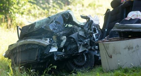 W sobotnim wypadku pod Różankami zginęła dwójka małych dzieci, a pięć osób, w tym ich rodzice, zostało rannych