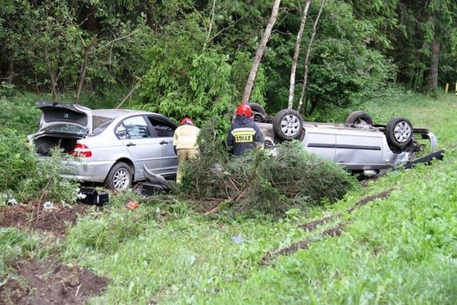 Do zdarzenia doszło dzisiaj, ok. 19, w miejscowości Ruda w powiecie grajewskim. Na drodze krajowej nr 65 zderzyły się ze sobą dwa samochody osobowe.