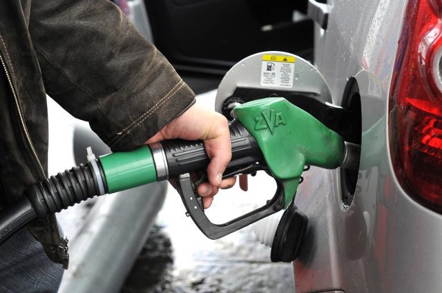 Ceny paliw -18.03.2020 Gdańsk Ceny paliw będą spadać, pod koniec miesiąca w niektórych lokalizacjach mogą być niższe niż 4 zł – przewidują eksperci. 