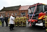 Strażacy z Mozowa zyskali nowy samochód ratowniczo-gaśniczy. Teraz łatwiej będzie im pomagać innym ludziom 
