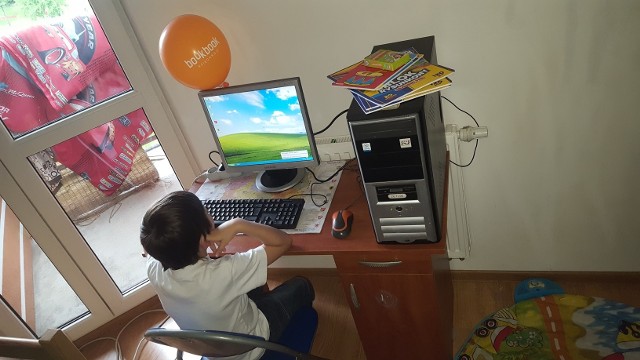 Stowarzyszenie Bezpartyjni przekazało komputery dzieciom z Białegostoku