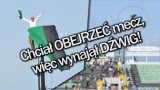 Chciał obejrzeć mecz, więc wynajął dźwig! | #TOPsportowy24