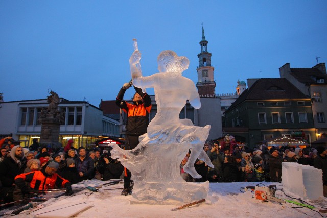 Trwa walka o zwycięstwo w Międzynarodowym Festiwalu Rzeźby Lodowej [ZDJĘCIA]