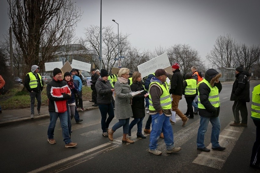 Protest na Swojczyckiej. Droga zablokowana