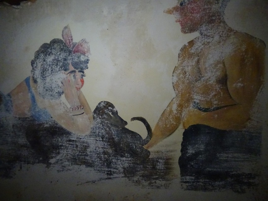 Odkryto tajemnicze malowidła w podziemiach sądu w Warszawie. Co przedstawiają? 