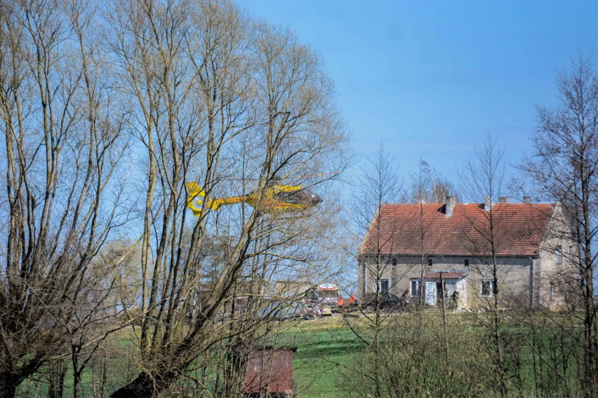 Śmigłowiec LPR lądował pod Grudziądzem. Transportował poparzone dziecko do szpitala [zdjęcia]