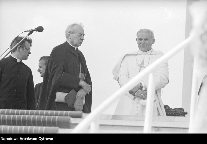 Spotkanie papieża Jana Pawła II z wiernymi w Gębarzewie pod...