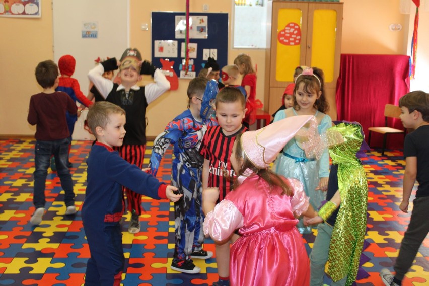 Karnawałowy bal w Szkole Podstawowej w Miedzierzy. Zobacz zdjęcia