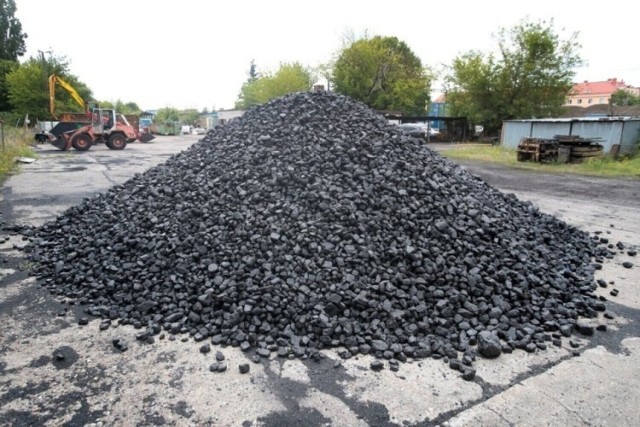 Skład opału padł ofiarą wyłudzenia 9 ton węgla.