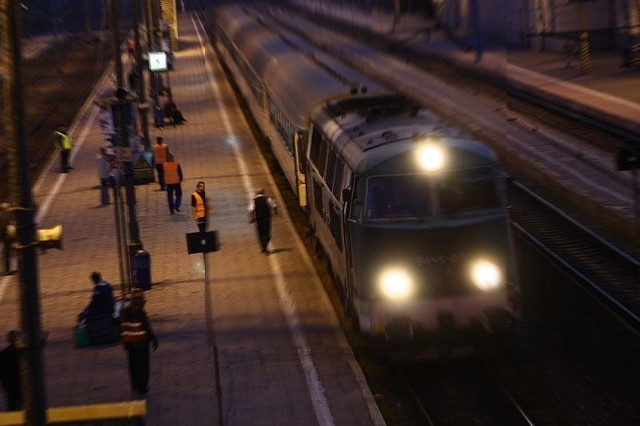 PKP InterCity zdecydowała się zlikwidować ochronę w nocnych pociągach