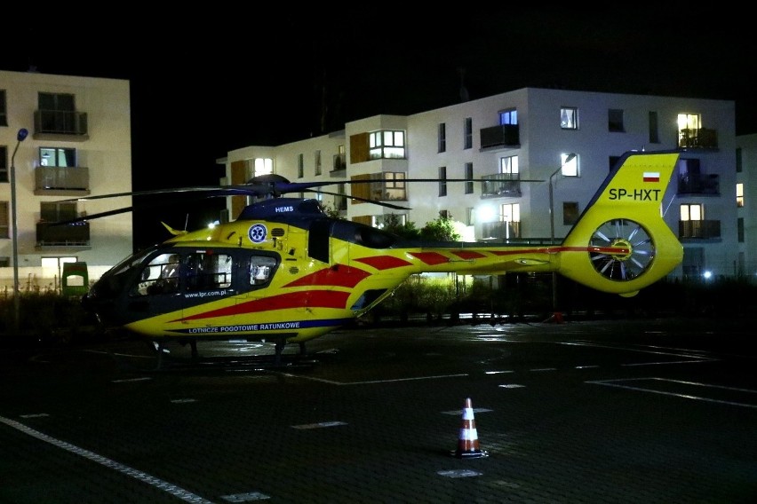 Helikopter LPR ladował przy ul. Sołtysowickiej we Wrocławiu....