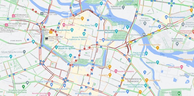 Ogromne korki w centrum pojawiły się po godz. 15. Wtedy we Wrocławiu ruszył Marsz Równości. Tak sytuacja wyglądała o godz. 16.30.