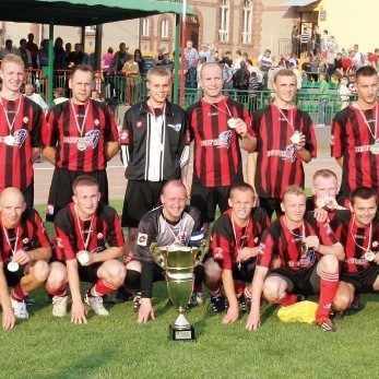 Drutex-Bytovia tuż po zdobyciu historycznego trofeum &#8211; regionalnego Pucharu Polski (19.06.2008 r) .