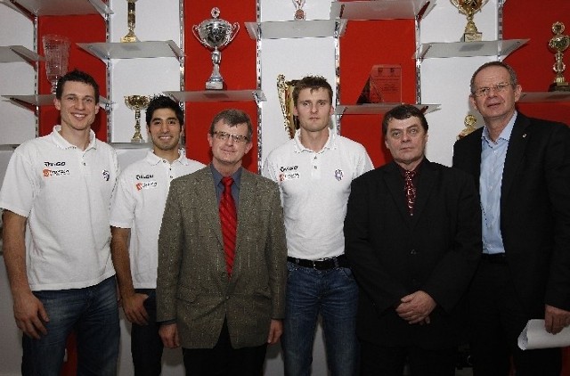 Uczestnicy wtorkowej konferencji prasowej. Od lewej: Aleh Akhrem, Rafael Redwitz, Tadeusz Szylar (Urząd Miasta), Krzysztof Gierczyński, Adam Rusinek, Ljubo Travica.