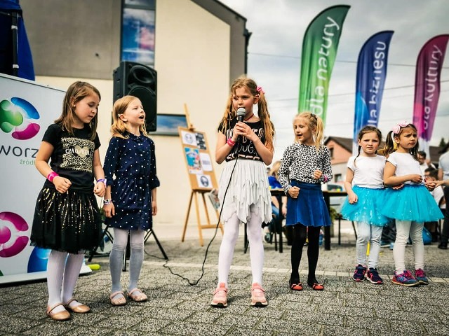 Wspólna zabawa z okazji Dnia Dziecka odbyła się w Byczynie, dzielnicy Jaworzna. Atrakcji nie brakowało. Zobacz kolejne zdjęcia. Przesuń zdjęcia w prawo - wciśnij strzałkę lub przycisk NASTĘPNE