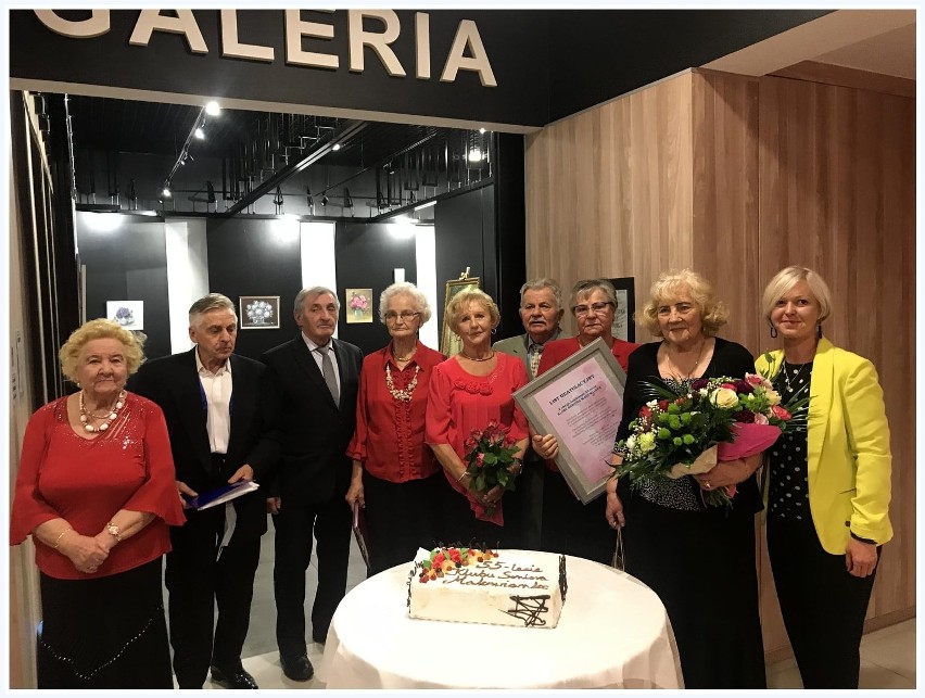 Klub Seniora Makowianka ma już 55 lat. Seniorzy 9.10.2021 obchodzili jubileusz klubu. Były gratulacje, kwiaty, prezenty. Zdjęcia