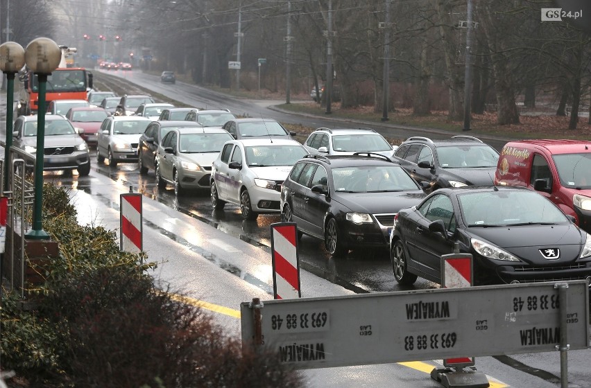 Przebudowa torowisk w Szczecinie. Uwaga na zmiany w ruchu! W centrum i na Niebuszewie. ZDJĘCIA - 23.01.2021