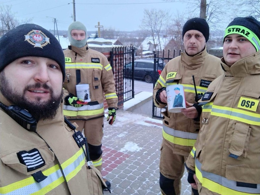 Mariusz Rejczak, strażak z Szydłowca walczy z nowotworem. Trwają zbiórki pieniędzy. Każdy może pomóc!