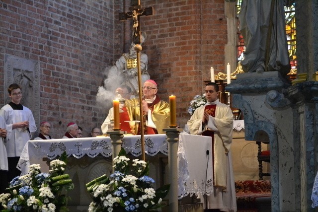 Biskup Jan Wieczorek świętował w sanktuarium w Rudach swoje 80 urodziny [ZDJĘCIA]