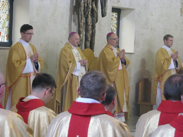 Uroczystości powołania Dzieła Modlitwy za Kapłanów Oremus przewodniczyli biskupi Andrzej Czaja i Paweł Stobrawa.