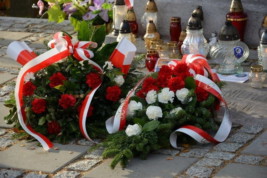 Bohaterom wolności - złożyli hołd na kieleckim cmentarzu (ZDJĘCIA)