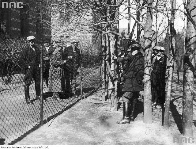 Fragment rynku w Wejherowie z widokiem na kościół farny. Między rokiem 1918 a 1928.Wejherowo z lotu ptaka: