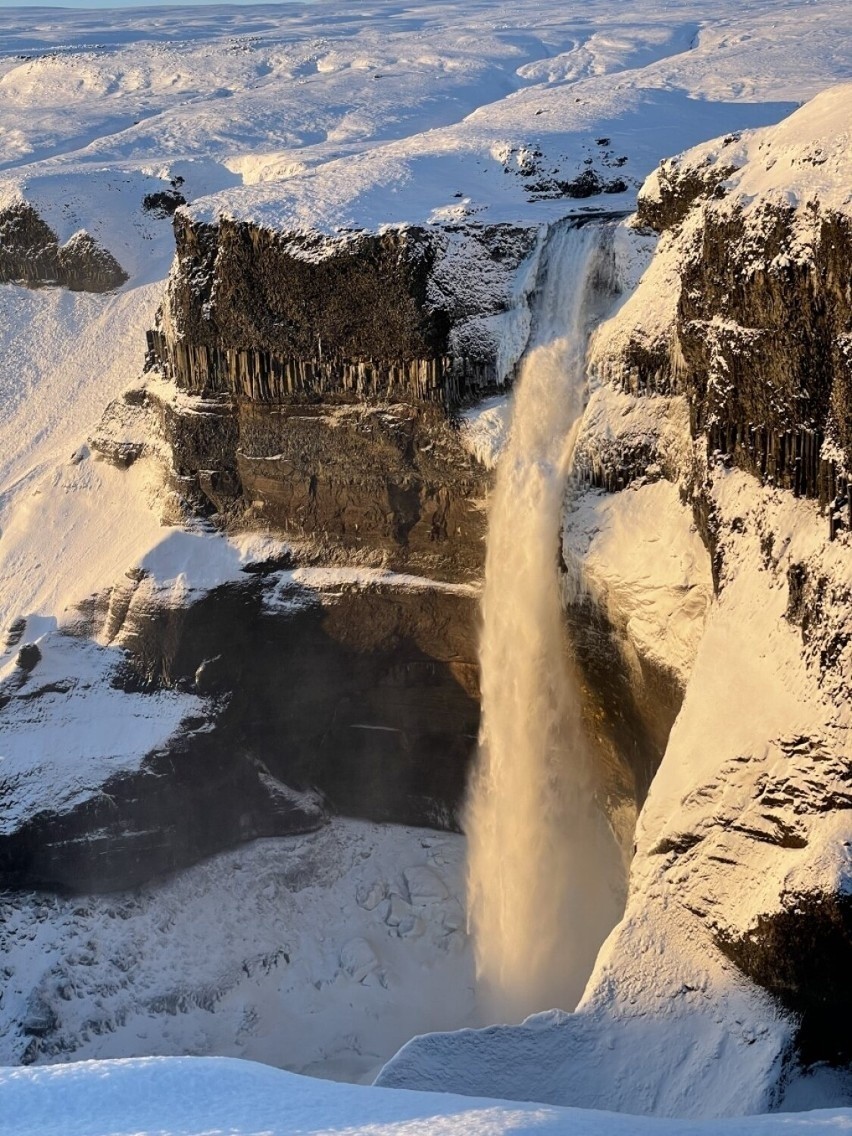 Grudzień to najciemniejsza pora roku na Islandii. Zimą...