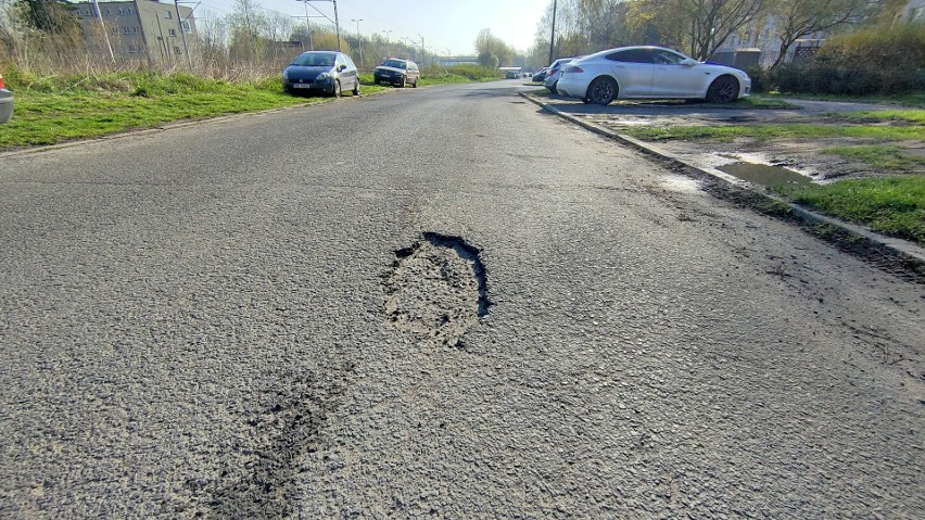 Dziury i ubytki mają zostać usunięte na ul. Kolejowej, a...