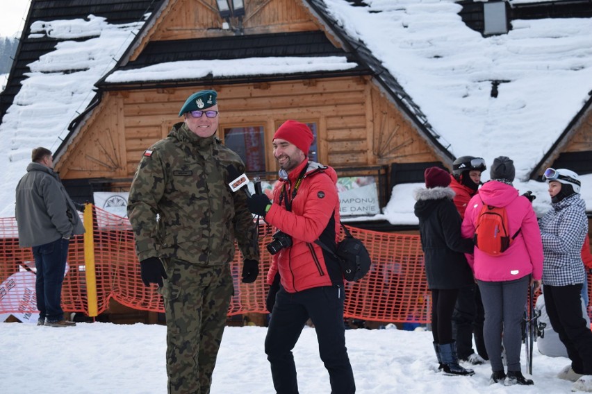 Podhale: Wojsko w kurortach narciarskich namawia turystów do założenia munduru