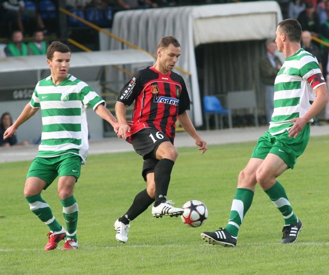 Wojciech Fabianowski (z piłką) wraca do gry w Stali Stalowa Wola w drugiej lidze.