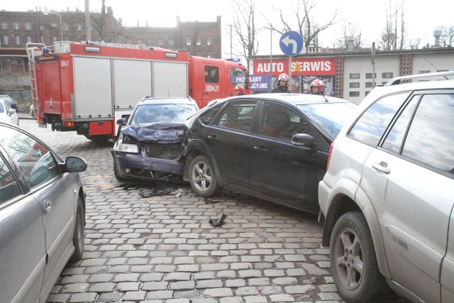 Zwiększony ruch warsztatom i sprzedawcom części jest bardzo potrzebny. Zaległości serwisów oraz handlujących częściami przekroczyły na koniec kwietnia 600 mln zł, to ponad połowa zaległości całej motoryzacji.