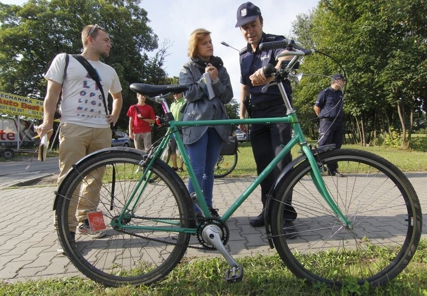 10 rowerzystów i dwóch kierowców zatrzymanych podczas policyjnej akcji (ZDJĘCIA) 