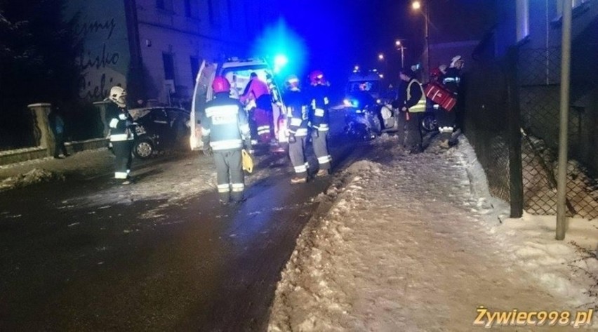 Wypadek w Milówce na Jagiellońskiej: Fiat punto zderzył się z citroenem [ZDJĘCIA]