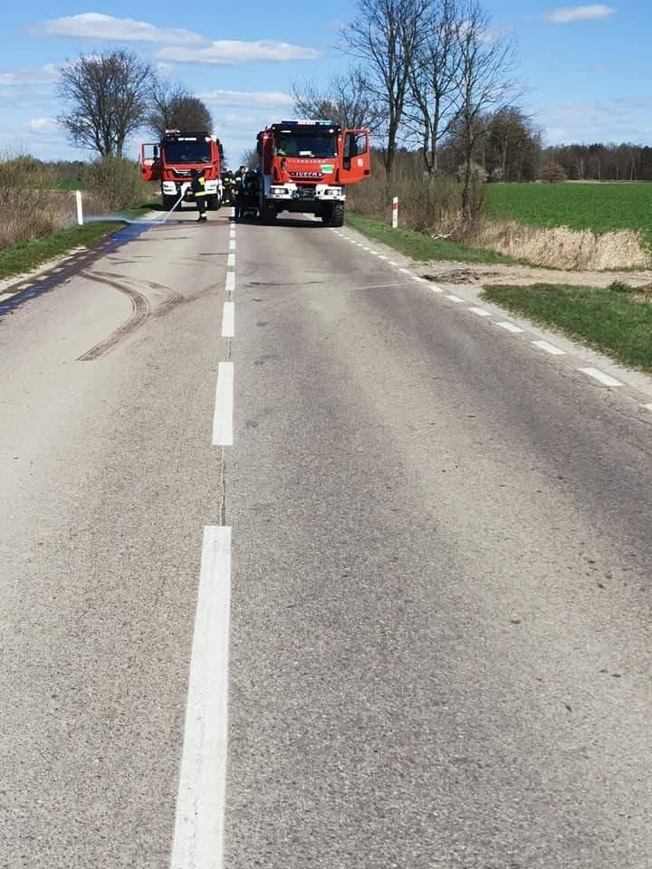 Pożar ciężarówki na trasie Brańsk - Świrydy. Ogień w komorze silnika (zdjęcia)