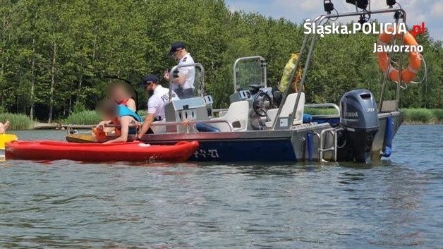 Kajak, którym pływało dwóch mężczyzn, mieszkaniec Olkusza i jego znajomy z Kolbarku, przewrócił się, nabrał wody i zatonął.