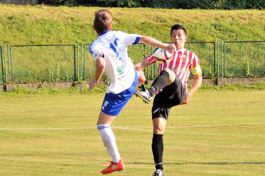 4. liga. Oświęcimska magia „szóstek” w Andrychowie dała Unii zwycięstwo nad Beskidem [ZDJĘCIA]