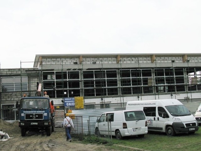 Sala gimnastyczna w Niezabyszewie zostanie oddana do użytku z poślizgiem.