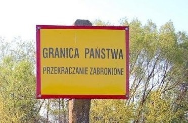 Przed &quot;zieloną&quot; granicą państwa, zwłaszcza w łatwo dostępnych miejscach, ustawione są tablice ostrzegawcze.