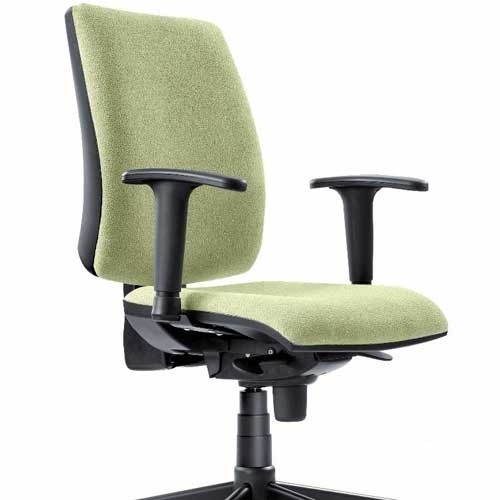Umiejętnie dobrany fotel obrotowy pozwoli nam na komfort pracy przy biurku.