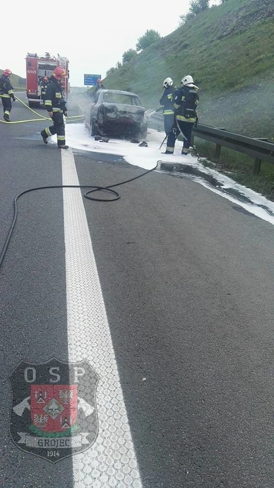 Rudno. Pożar samochodu na autostradzie A4. Niewiele z niego zostało [ZDJĘCIA]