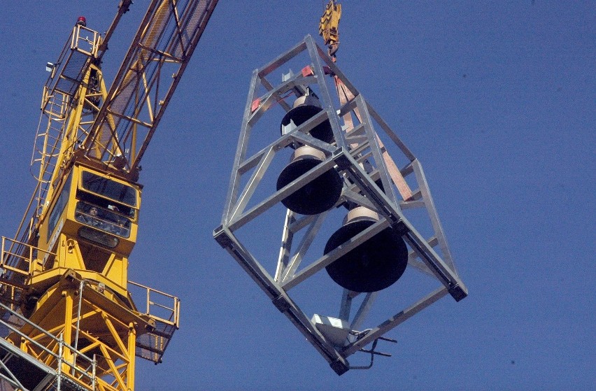 Dzwony o łącznej wadze ponad 3,5 tony zostały odlane w 2011...