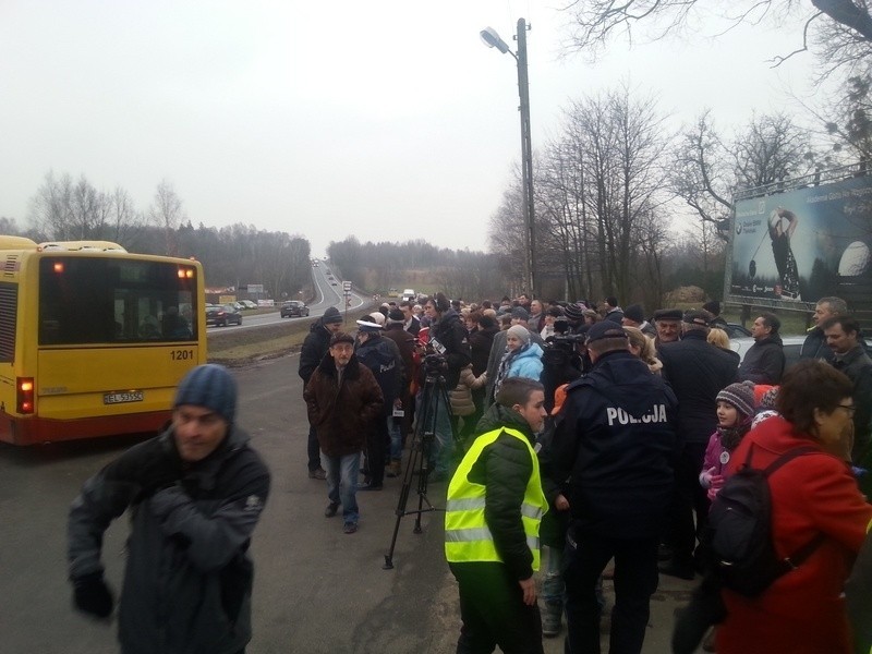 Mieszkańcy ul. Strykowskiej domagają się bezpiecznych przejść dla pieszych 